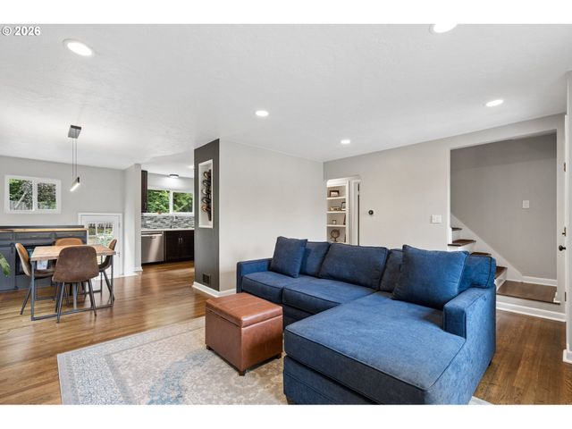 7010 Sw 35TH Ave, Portland, OR 97219