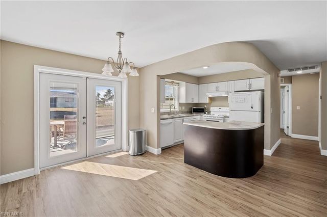 922 SE 27th TER, Cape Coral, FL 33904