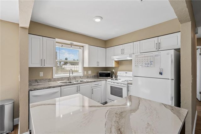 922 SE 27th TER, Cape Coral, FL 33904