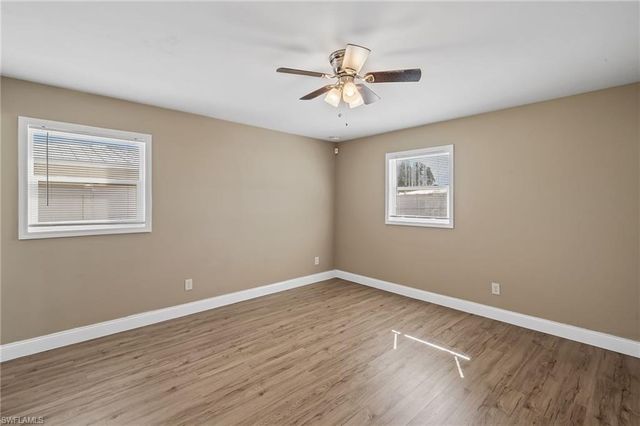 922 SE 27th TER, Cape Coral, FL 33904