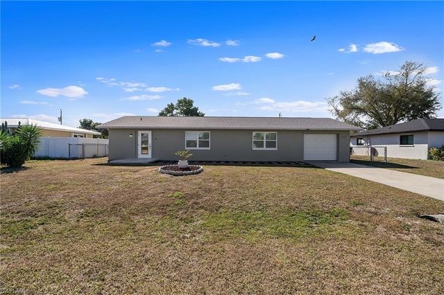922 SE 27th TER, Cape Coral, FL 33904
