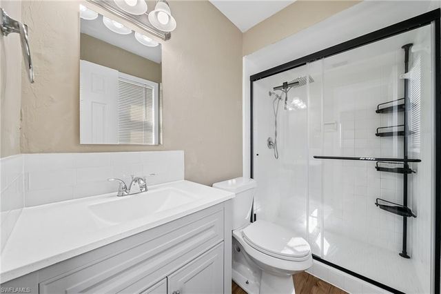 922 SE 27th TER, Cape Coral, FL 33904