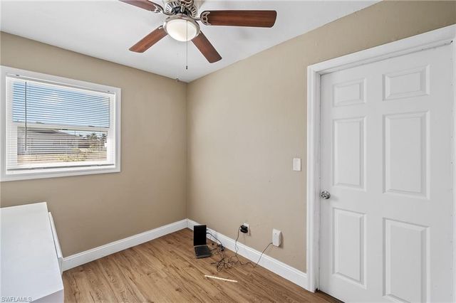 922 SE 27th TER, Cape Coral, FL 33904