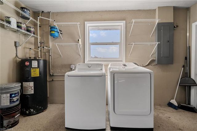 922 SE 27th TER, Cape Coral, FL 33904