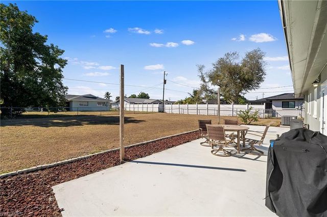 922 SE 27th TER, Cape Coral, FL 33904