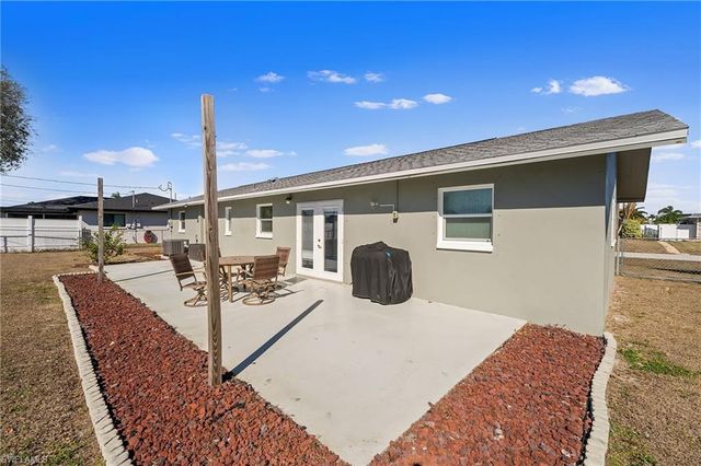 922 SE 27th TER, Cape Coral, FL 33904