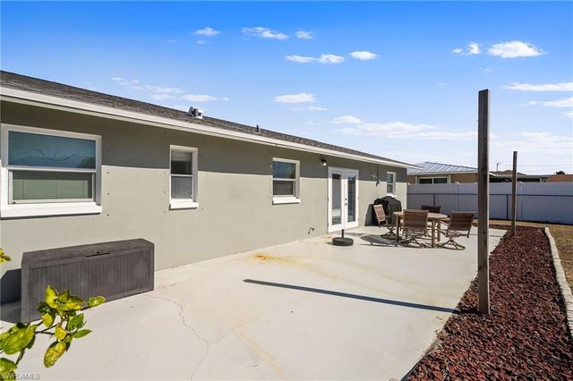 922 SE 27th TER, Cape Coral, FL 33904