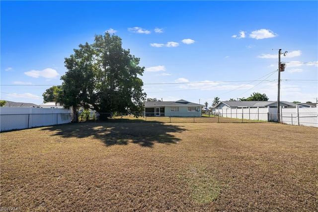 922 SE 27th TER, Cape Coral, FL 33904