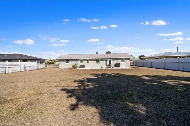 922 SE 27th TER, Cape Coral, FL 33904