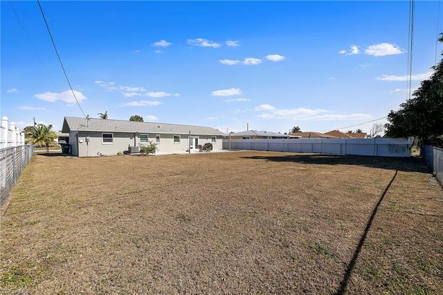 922 SE 27th TER, Cape Coral, FL 33904