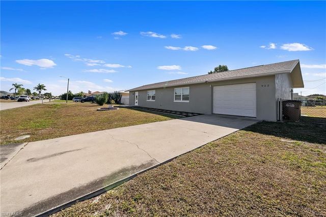 922 SE 27th TER, Cape Coral, FL 33904