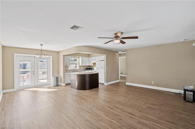 922 SE 27th TER, Cape Coral, FL 33904