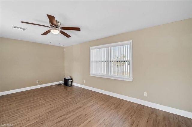 922 SE 27th TER, Cape Coral, FL 33904