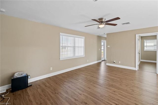 922 SE 27th TER, Cape Coral, FL 33904