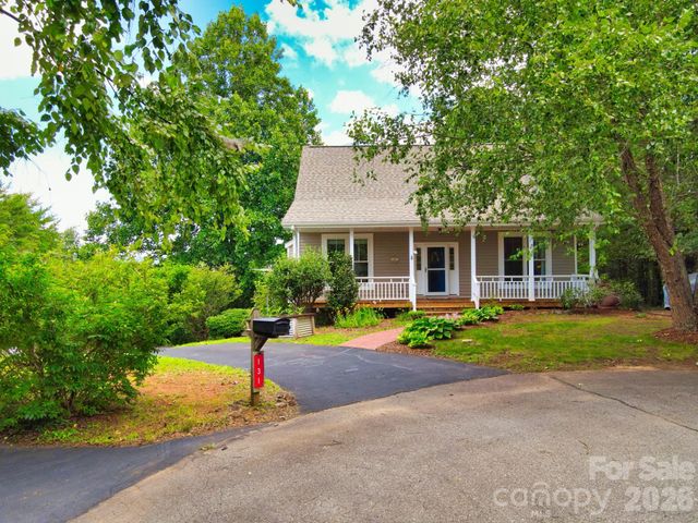 131 Macdougall Lane, Weaverville, NC 28787