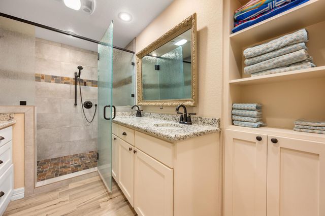1105 Edgewater DR, Spicewood, TX 78669