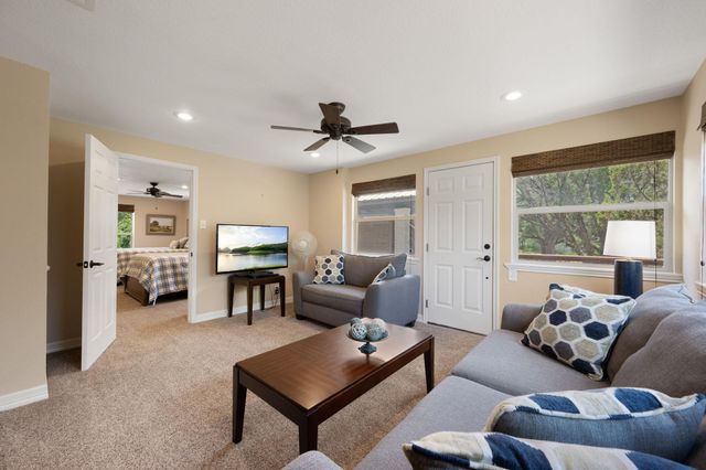 1105 Edgewater DR, Spicewood, TX 78669