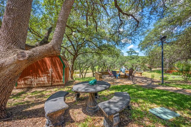 1105 Edgewater DR, Spicewood, TX 78669