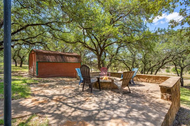 1105 Edgewater DR, Spicewood, TX 78669