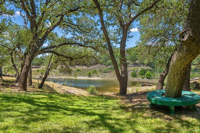 1105 Edgewater DR, Spicewood, TX 78669