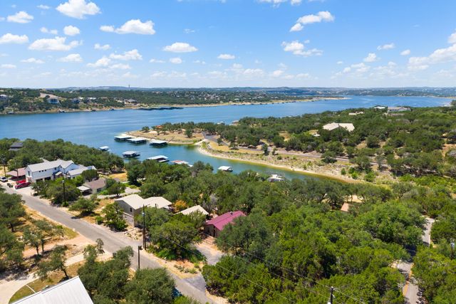 1105 Edgewater DR, Spicewood, TX 78669