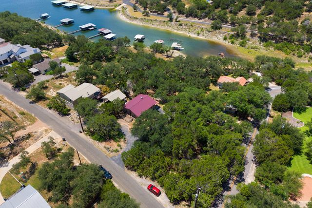 1105 Edgewater DR, Spicewood, TX 78669