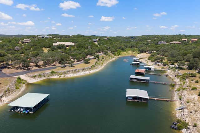 1105 Edgewater DR, Spicewood, TX 78669