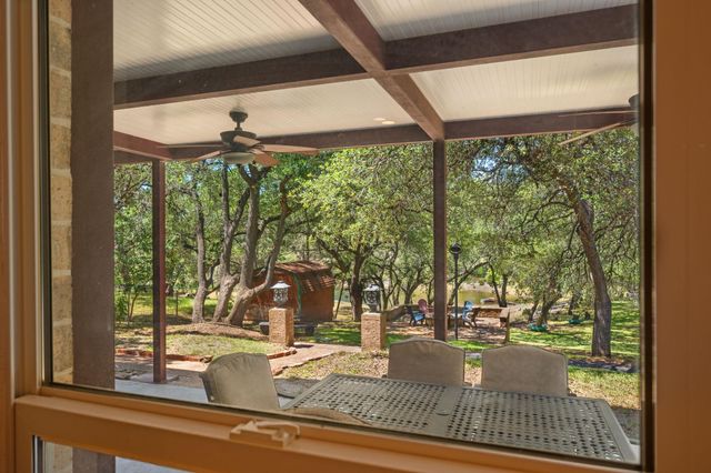 1105 Edgewater DR, Spicewood, TX 78669