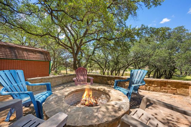 1105 Edgewater DR, Spicewood, TX 78669