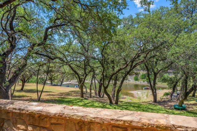 1105 Edgewater DR, Spicewood, TX 78669