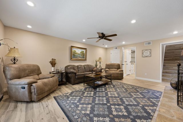 1105 Edgewater DR, Spicewood, TX 78669
