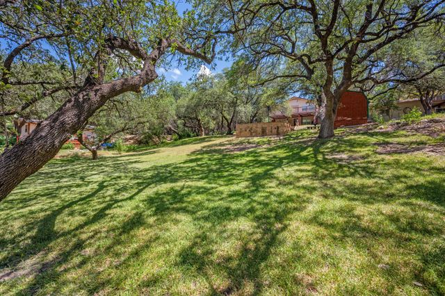 1105 Edgewater DR, Spicewood, TX 78669