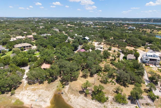 1105 Edgewater DR, Spicewood, TX 78669