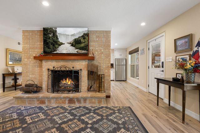 1105 Edgewater DR, Spicewood, TX 78669