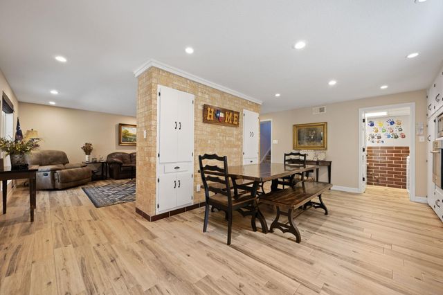 1105 Edgewater DR, Spicewood, TX 78669