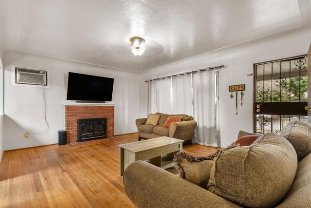 2344 Regal Rd, Modesto, CA 95358