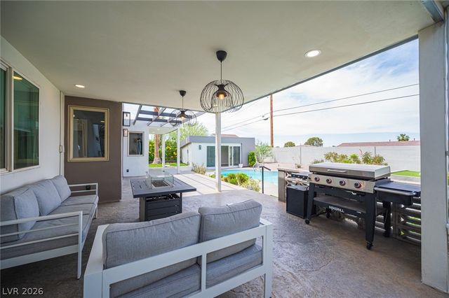330 East Country Club Drive, Henderson, NV 89015