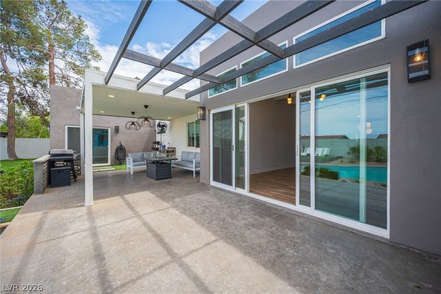 330 East Country Club Drive, Henderson, NV 89015