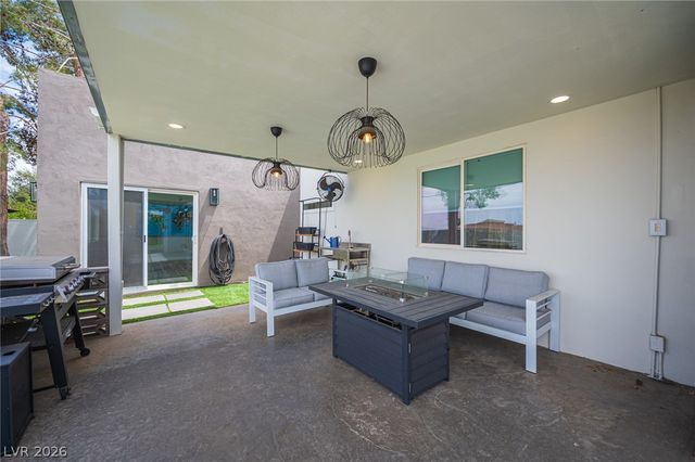 330 East Country Club Drive, Henderson, NV 89015