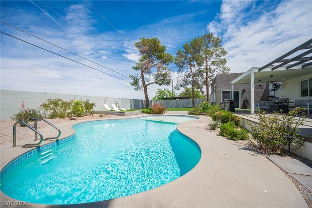 330 East Country Club Drive, Henderson, NV 89015