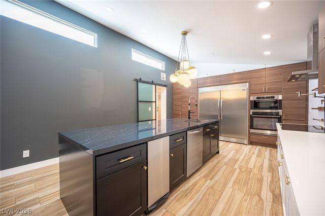 330 East Country Club Drive, Henderson, NV 89015