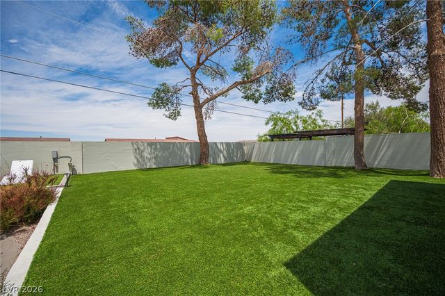 330 East Country Club Drive, Henderson, NV 89015