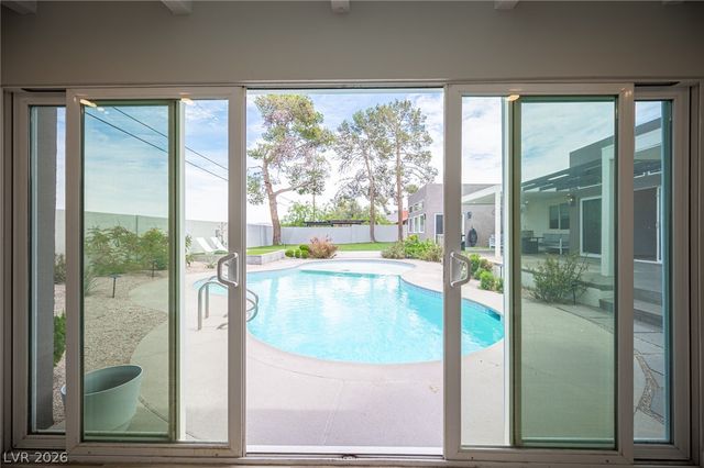330 East Country Club Drive, Henderson, NV 89015