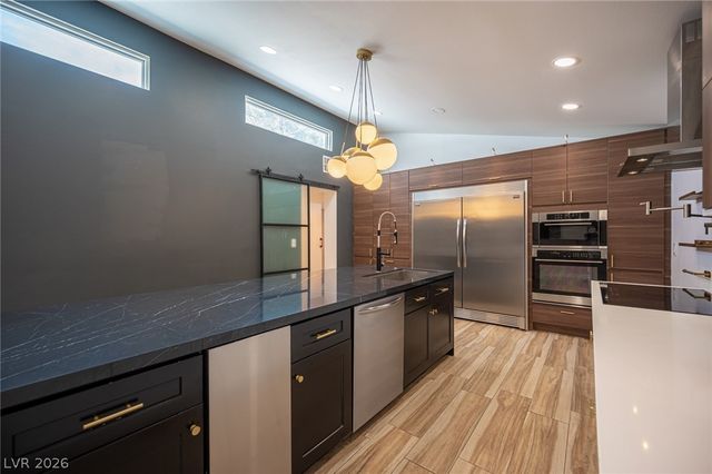 330 East Country Club Drive, Henderson, NV 89015
