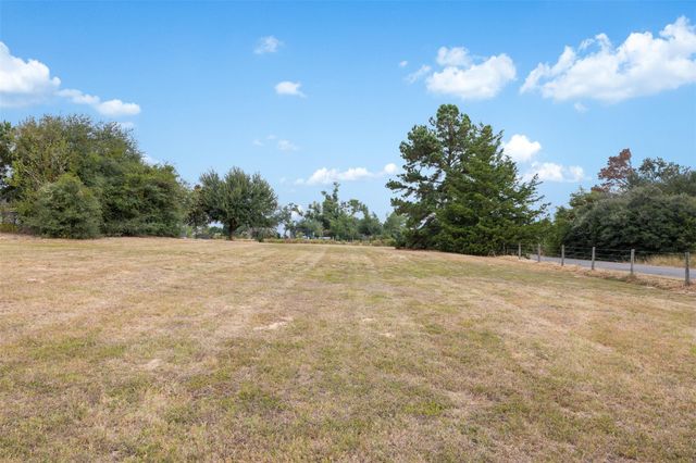 1327 Kenney Hall Road, Brenham, TX 77833