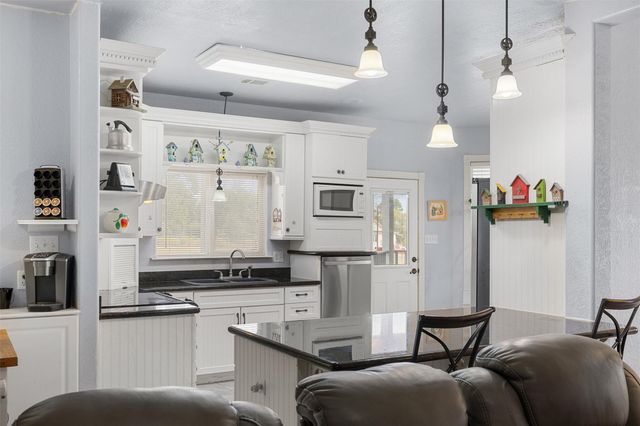 1327 Kenney Hall Road, Brenham, TX 77833