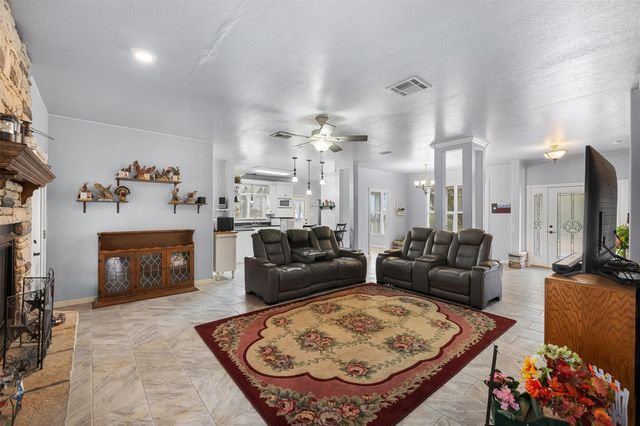 1327 Kenney Hall Road, Brenham, TX 77833