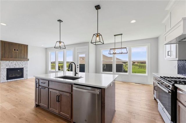 21103 W 186th Terrace, Spring Hill, KS 66083