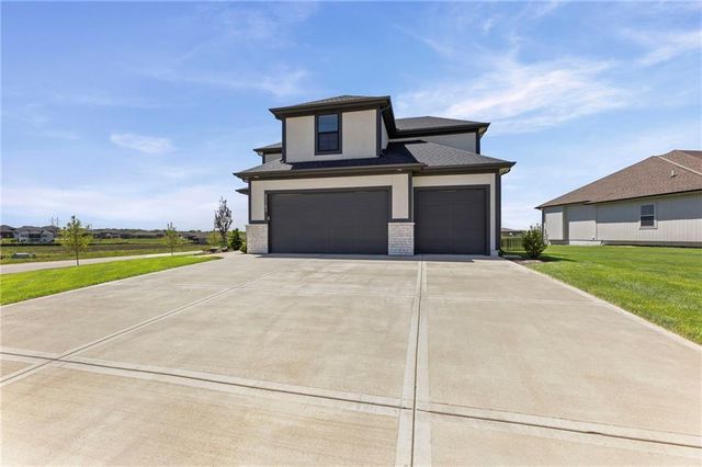 21103 W 186th Terrace, Spring Hill, KS 66083