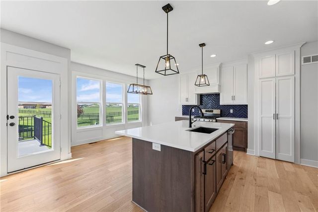 21103 W 186th Terrace, Spring Hill, KS 66083